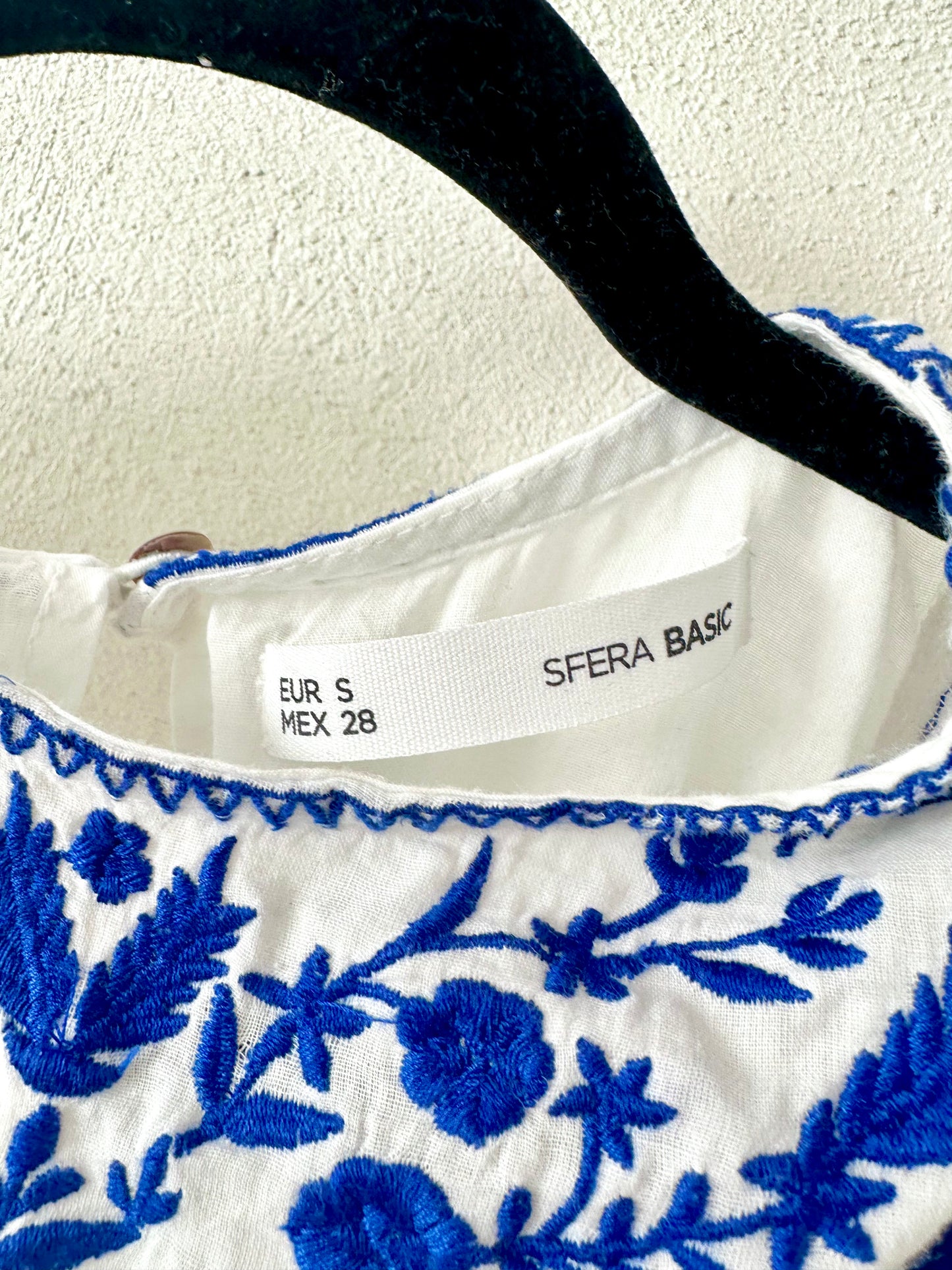 Blusa blanca bordada (Segunda mano)